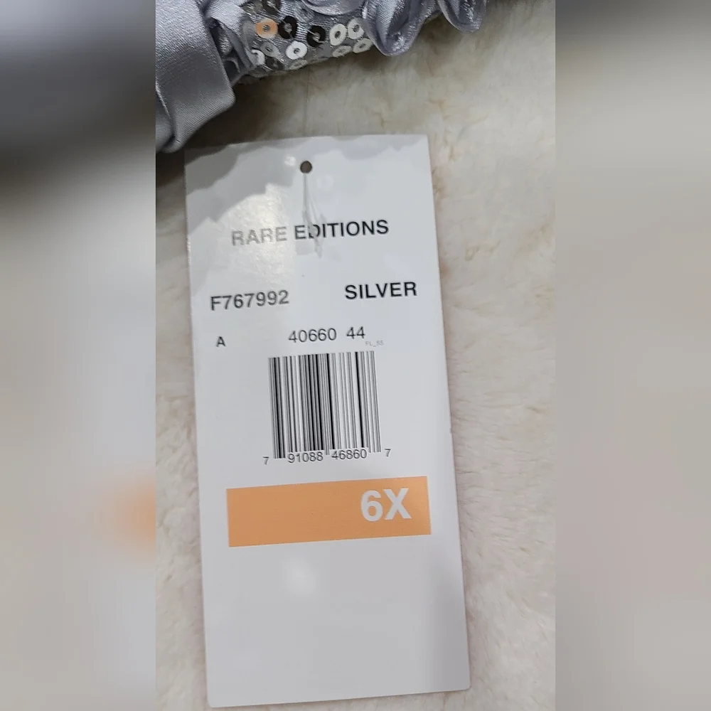 Girl "Rare Editions " silver sequence dress. Attached petticoat - Picture 5 of 6